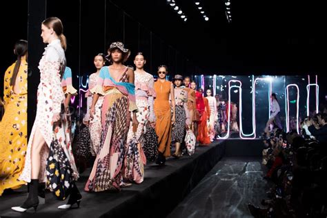 Bangkok Fashion Week 2019: Uma explosão de criatividade e inovação liderada por Jessada Tang-Uthai